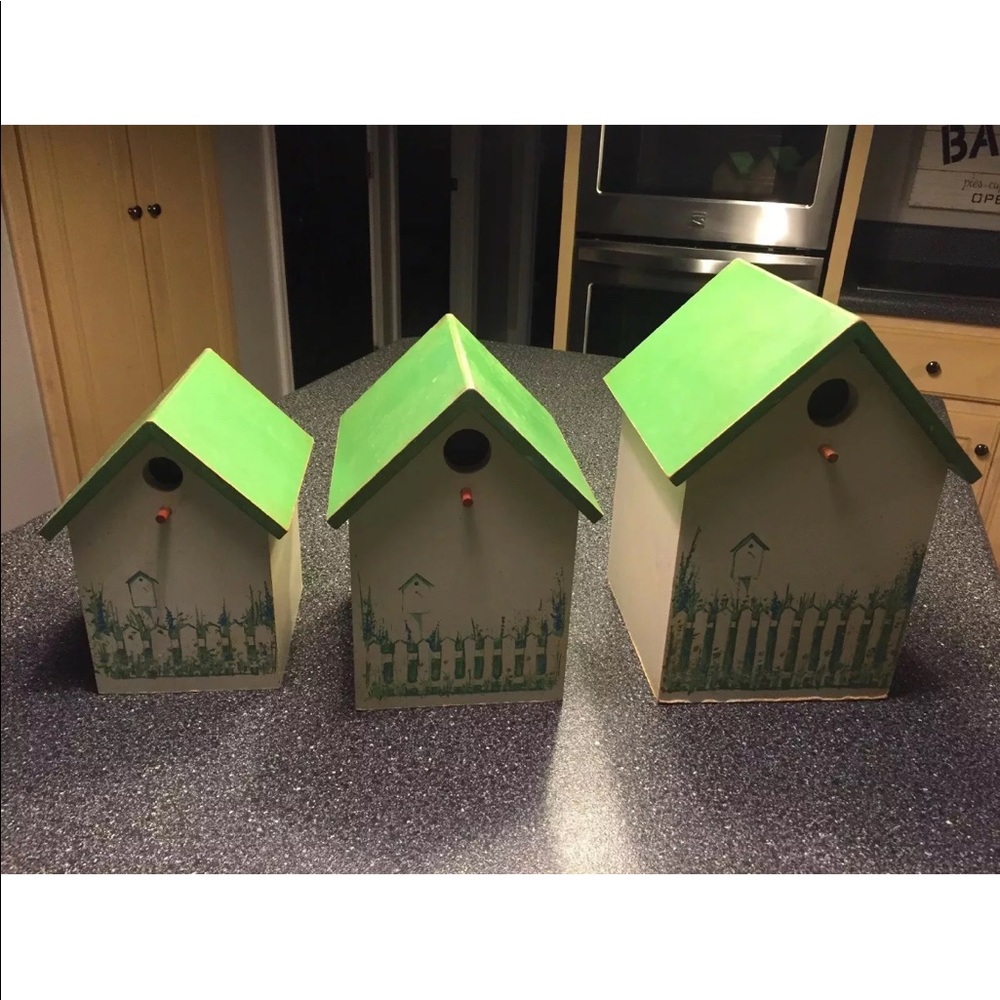 Vintage birdhouse banister set. Pretty green